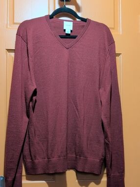Calvin Klein Men's V-Neck Sweater in Burgundy